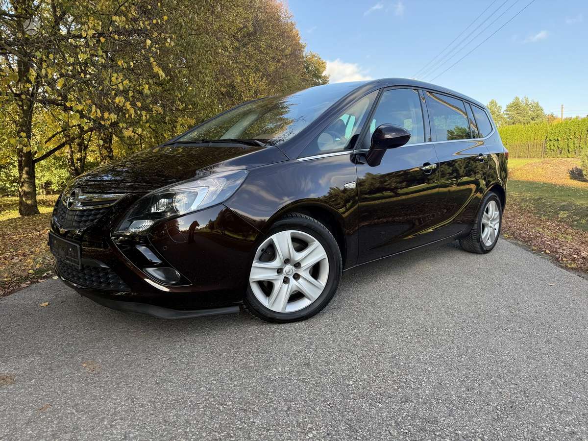 Opel Zafira 2012 — rear view
