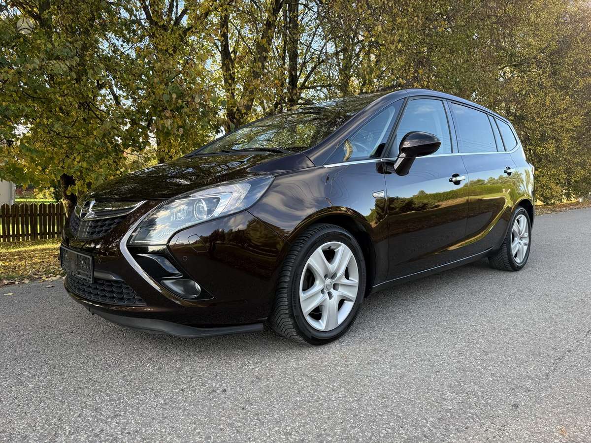 Opel Zafira 2012 — interior