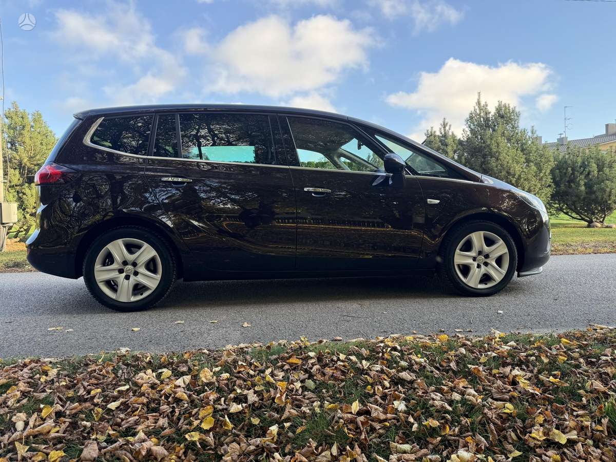Opel Zafira 2012 — photo 6