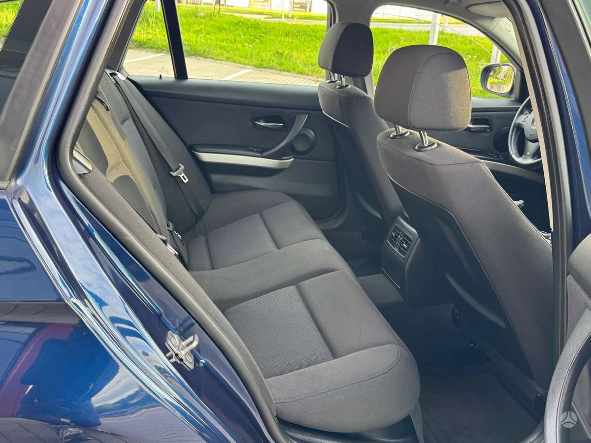 BMW 318 2011 — двигун 1995 cm³, 143 HP (105kW)
