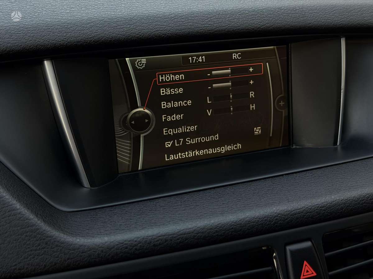 BMW X1 2013 — photo 32