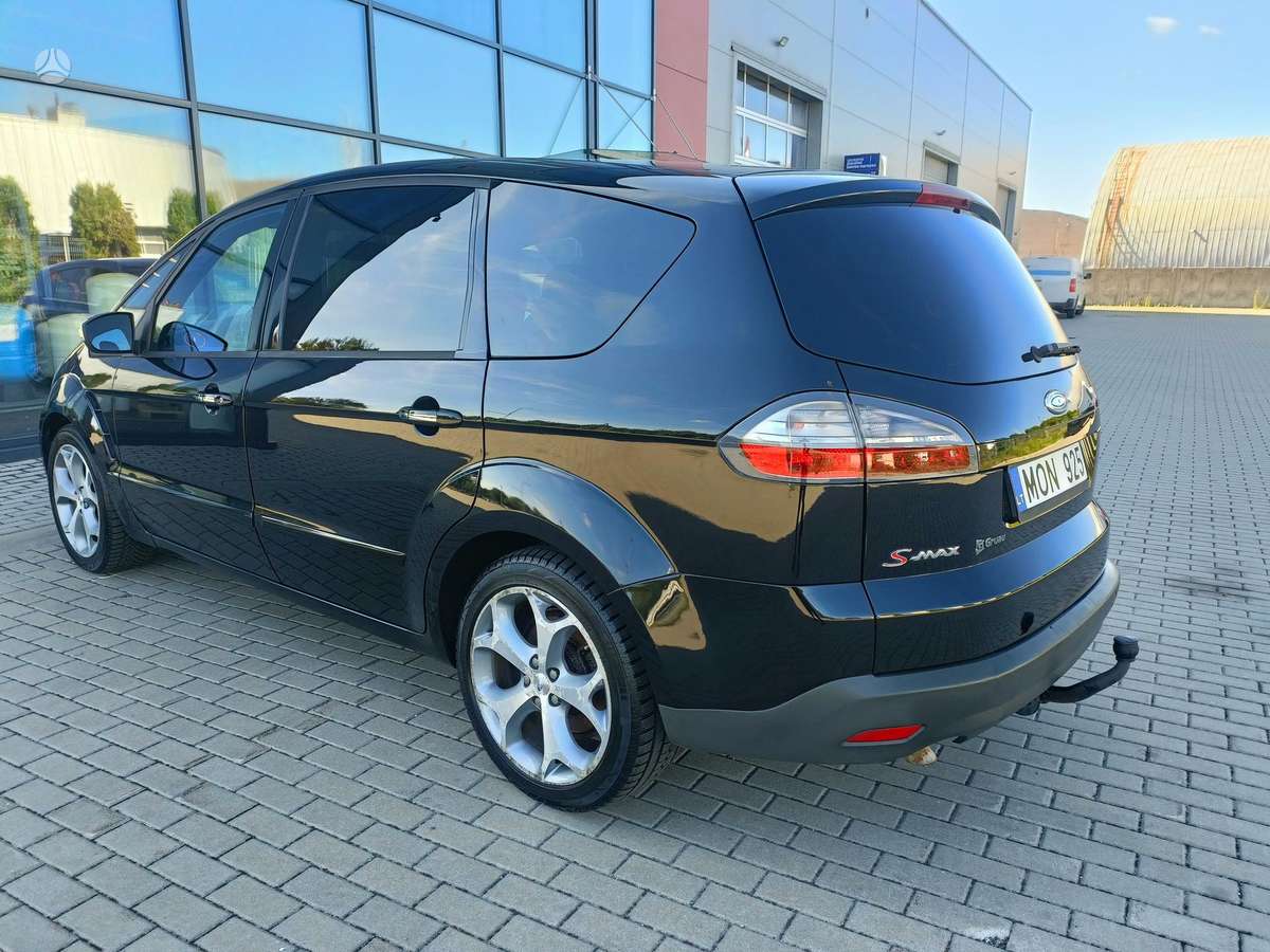 Ford S-MAX 2008 — rear view