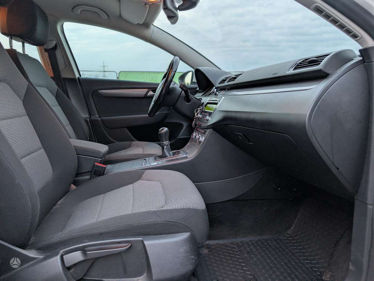 Volkswagen Passat 2012 — photo 11