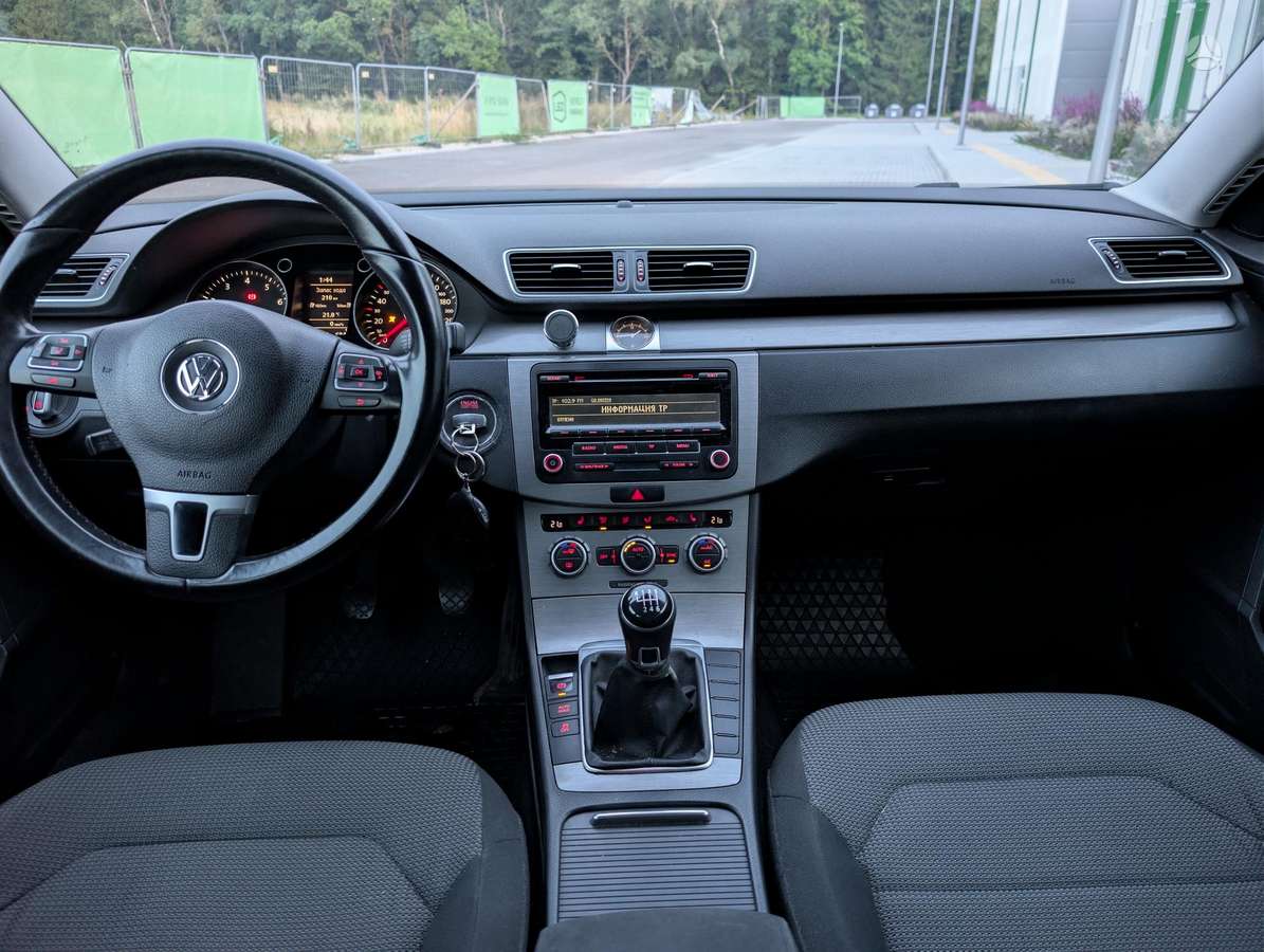 Volkswagen Passat 2012 — photo 12