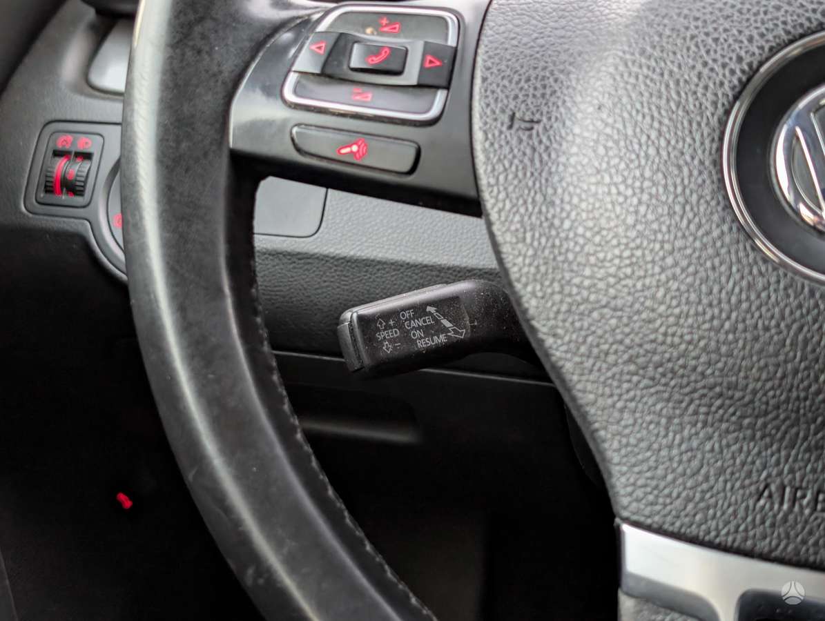 Volkswagen Passat 2012 — photo 14
