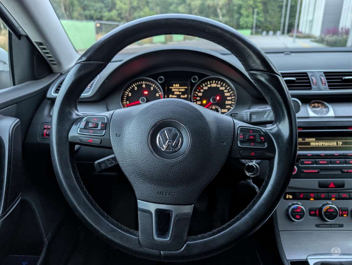 Volkswagen Passat 2012 — photo 15