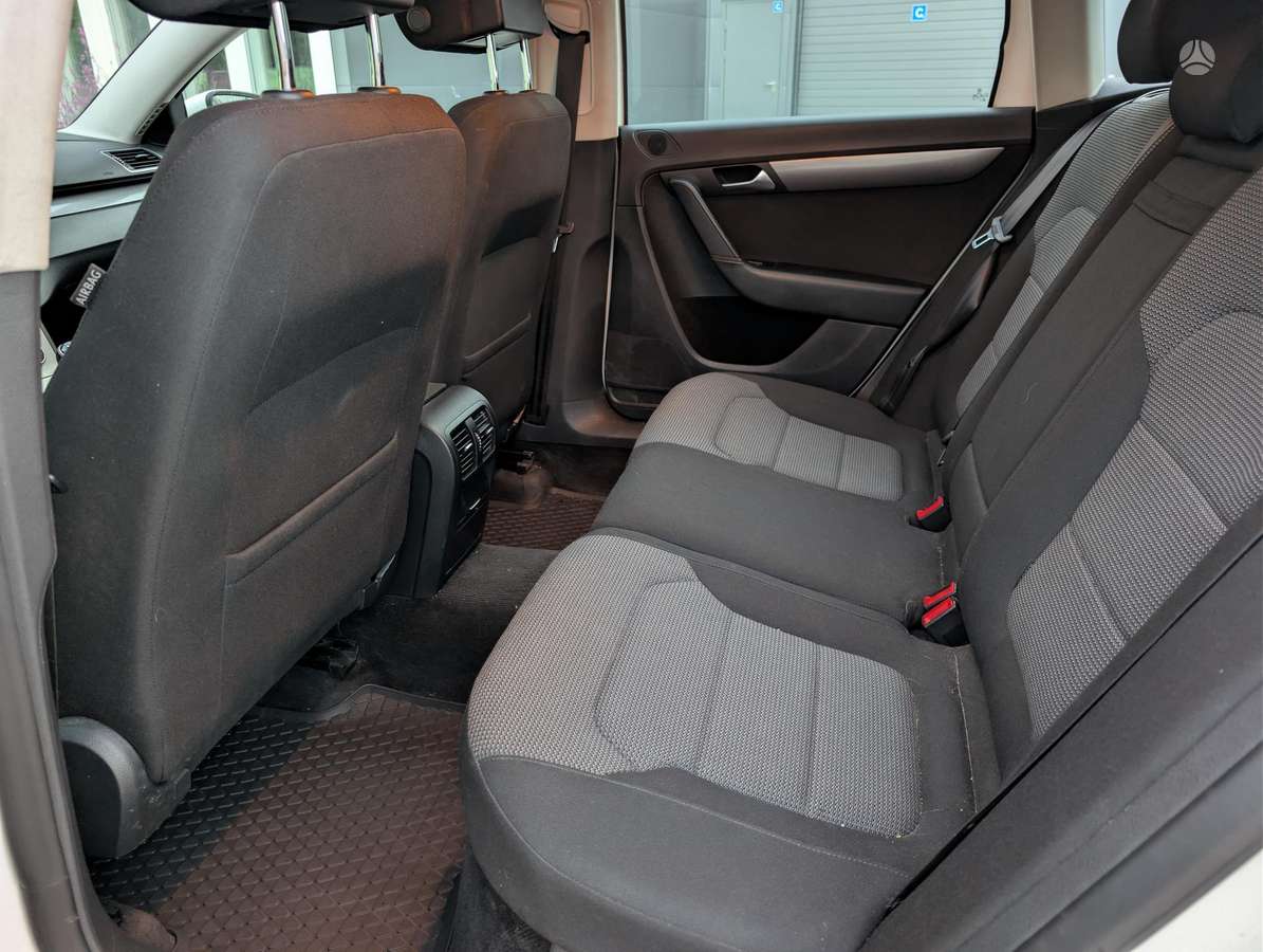Volkswagen Passat 2012 — photo 17