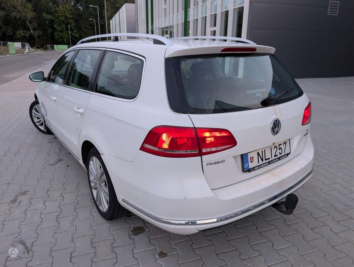 Volkswagen Passat 2012 — interior