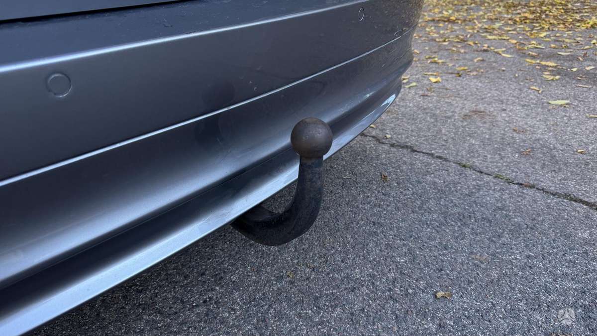 BMW 318 2009 — photo 11