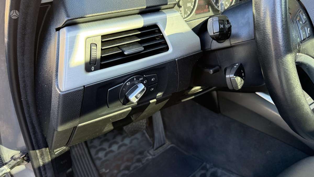 BMW 318 2009 — photo 15