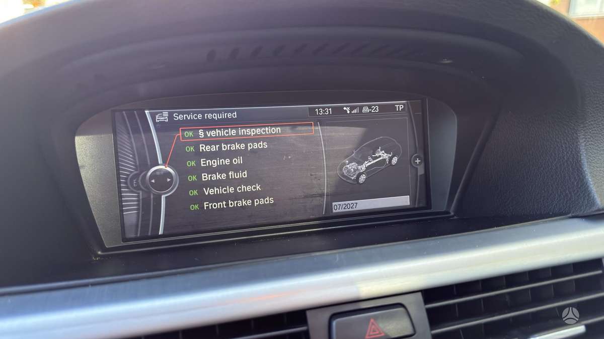 BMW 318 2009 — photo 25