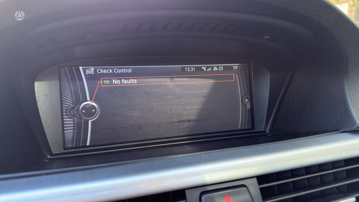 BMW 318 2009 — photo 26