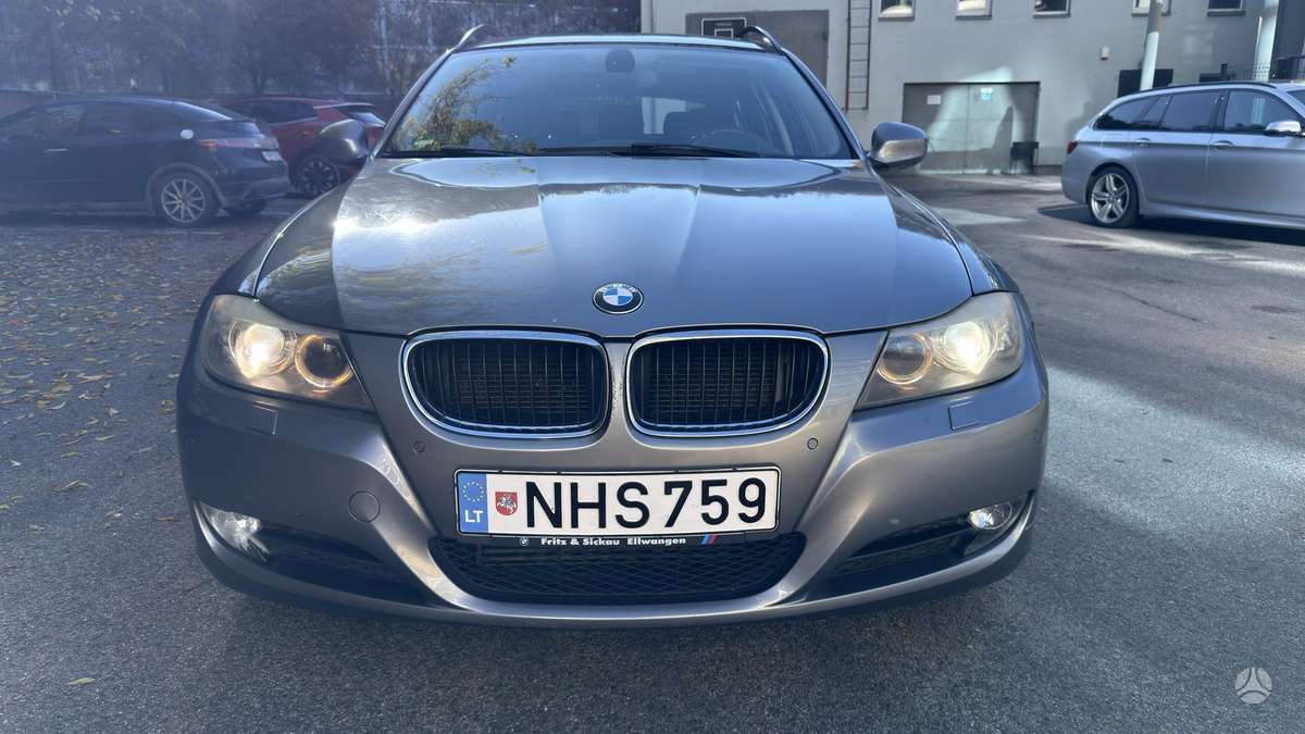 BMW 318 2009 — photo 27
