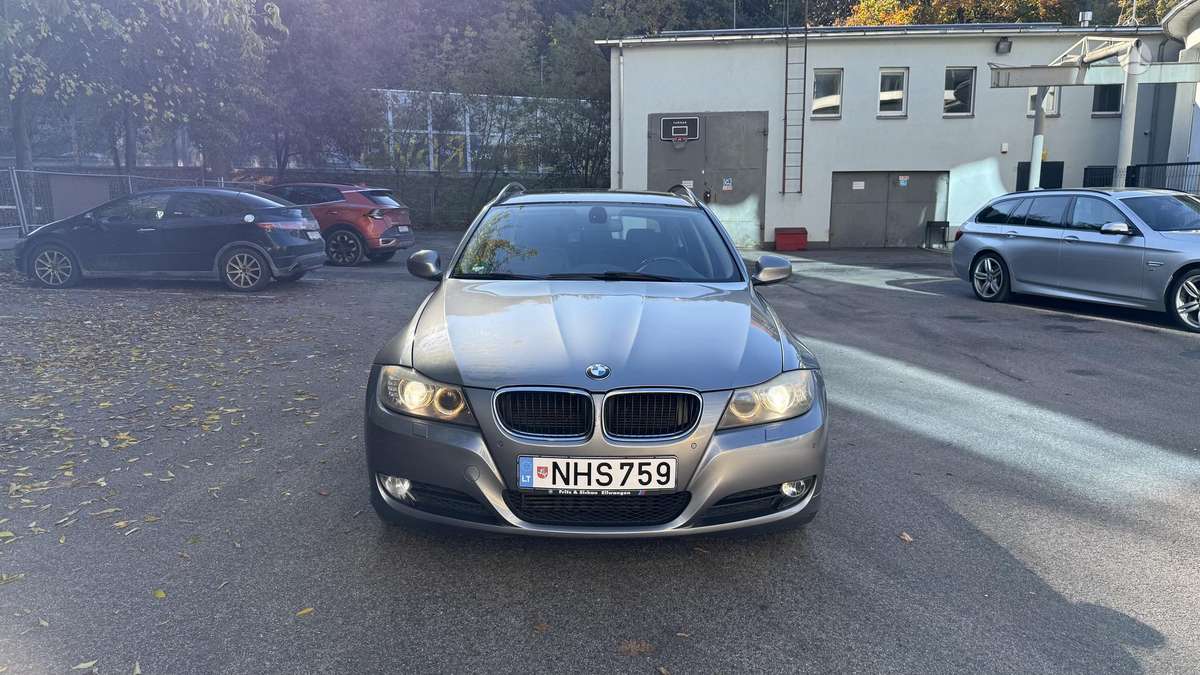 BMW 318 2009 — engine 1995 cm³, 143 HP (105kW)
