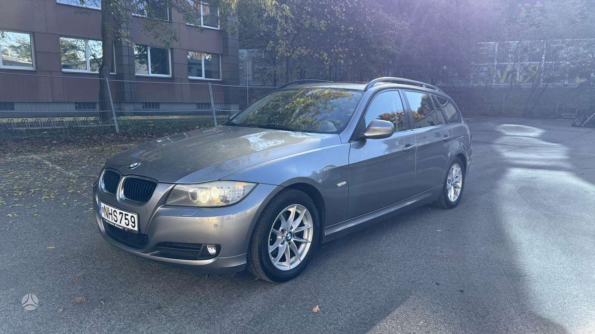 BMW 318 2009 — photo 5
