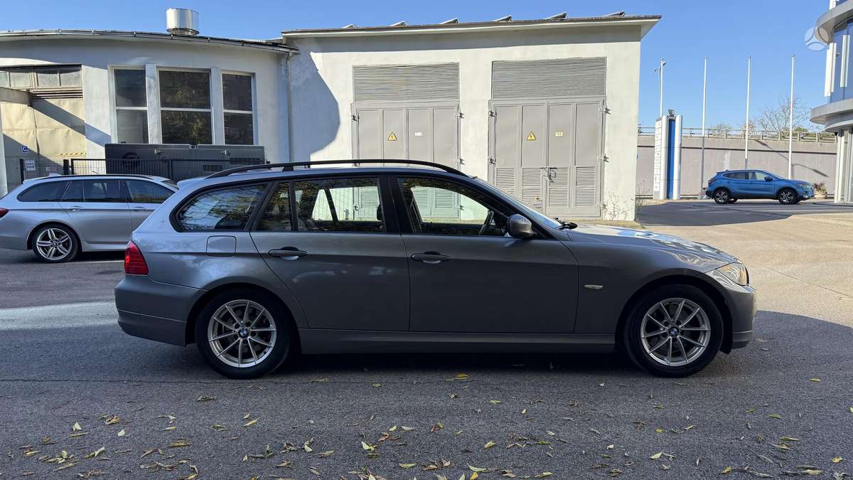 BMW 318 2009 — photo 6
