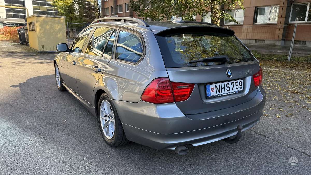 BMW 318 2009 — photo 7