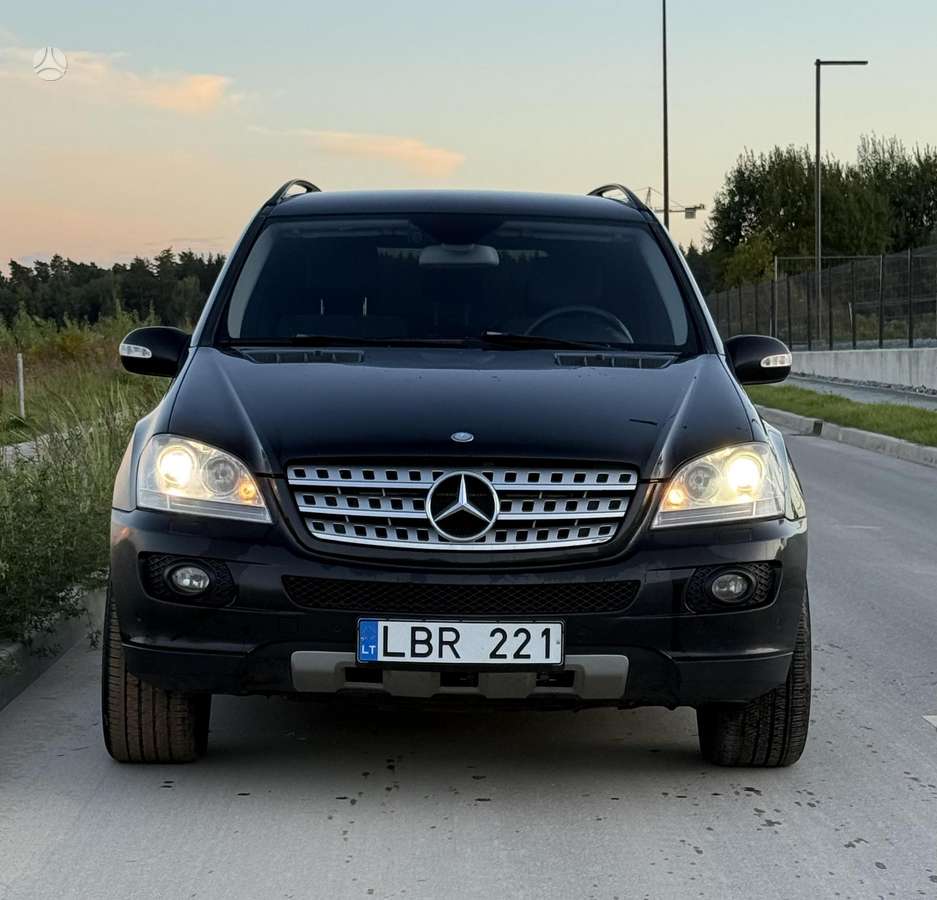 Mercedes-Benz ML320 2007 — rear view