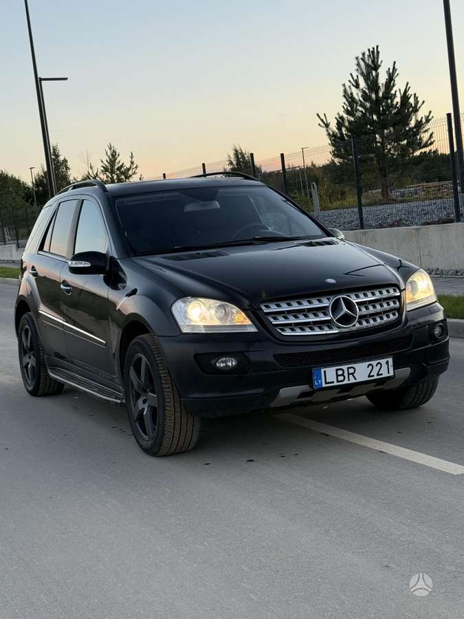 Mercedes-Benz ML320 2007 — interior