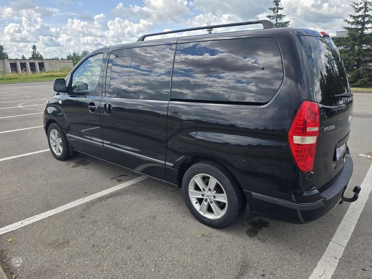 Hyundai H1 2010 — вигляд ззаду