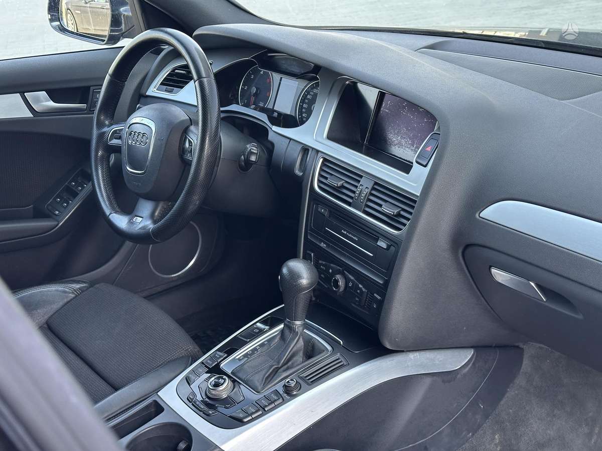 Audi A4 2011 — photo 13