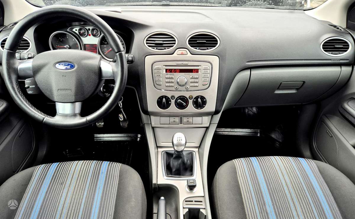Ford Focus 2009 — photo 10