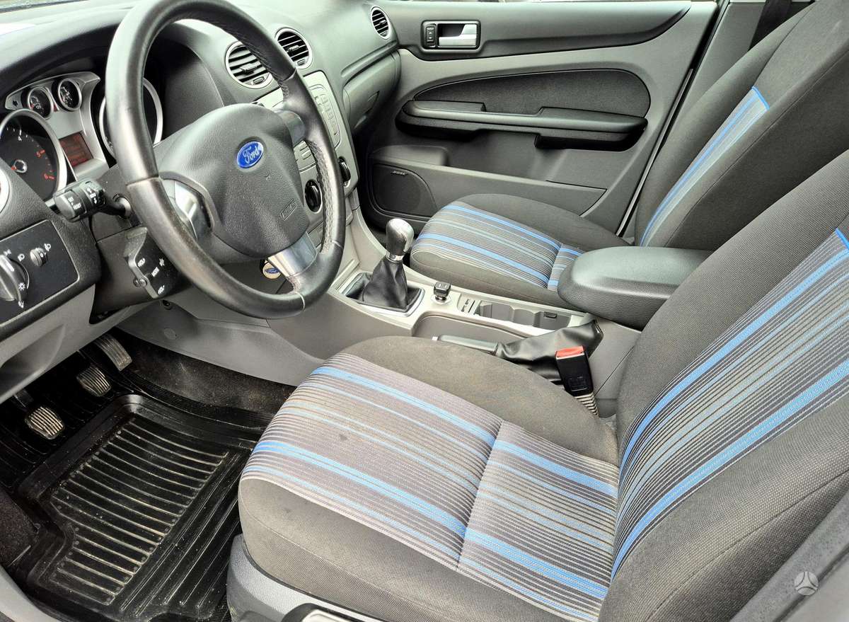 Ford Focus 2009 — photo 12