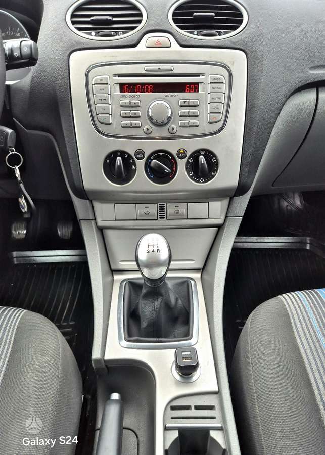 Ford Focus 2009 — photo 14