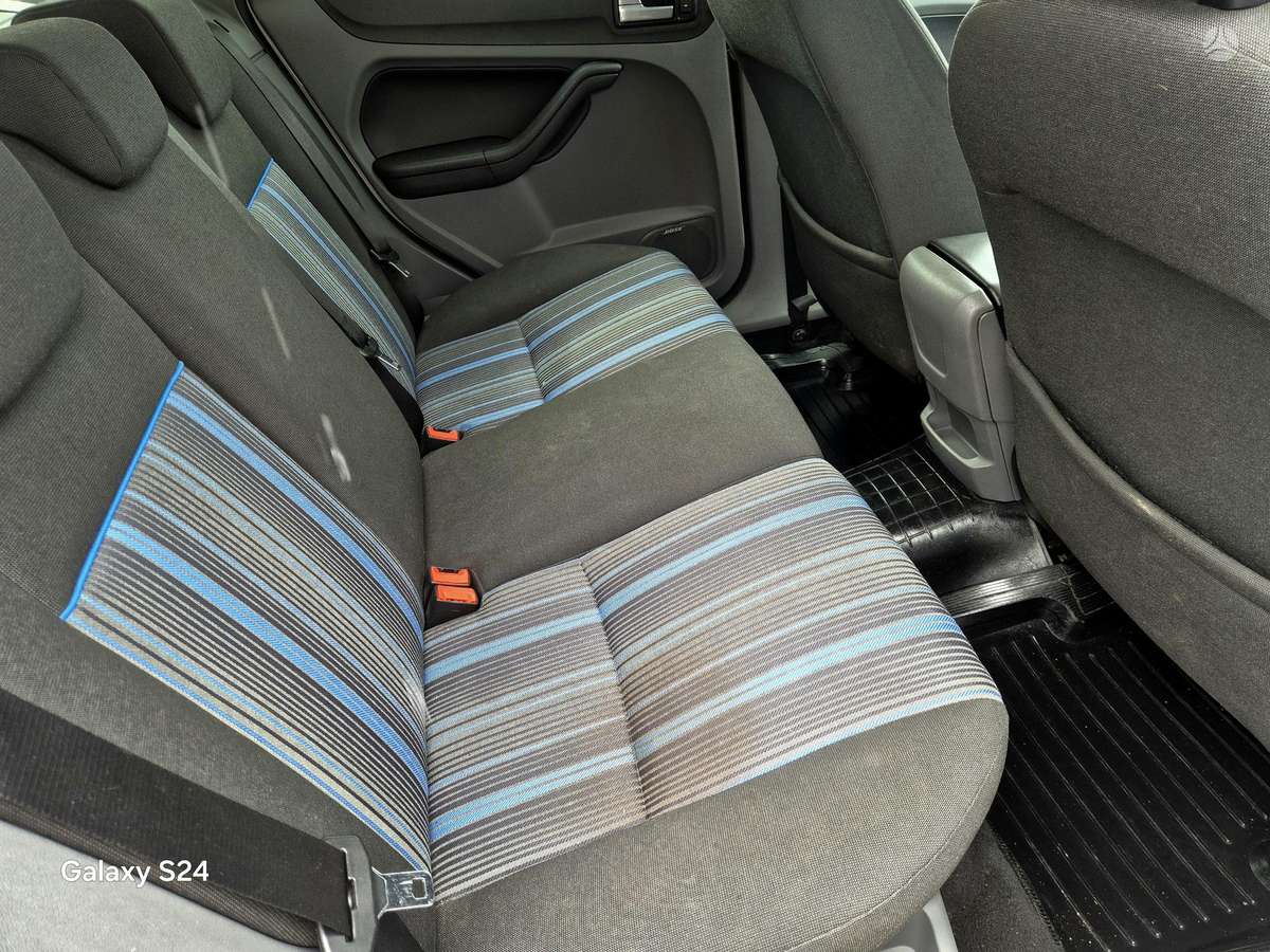 Ford Focus 2009 — photo 15