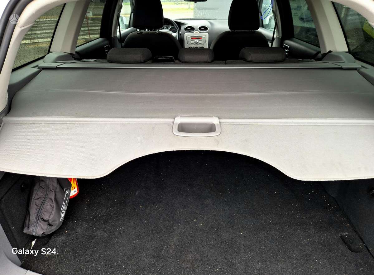 Ford Focus 2009 — photo 17