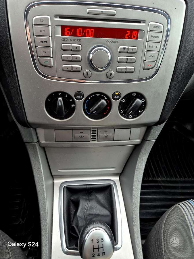 Ford Focus 2009 — photo 19