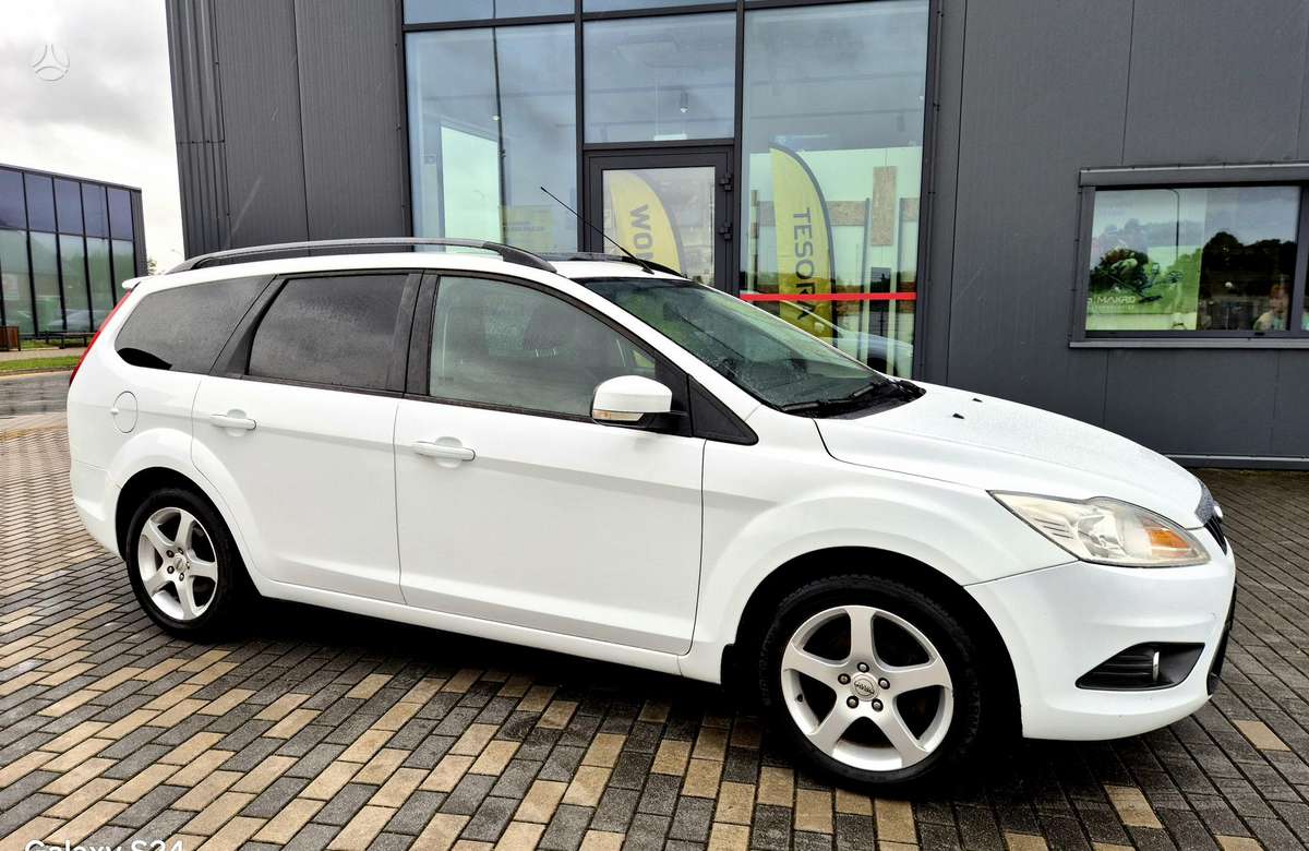 Ford Focus 2009 — interior