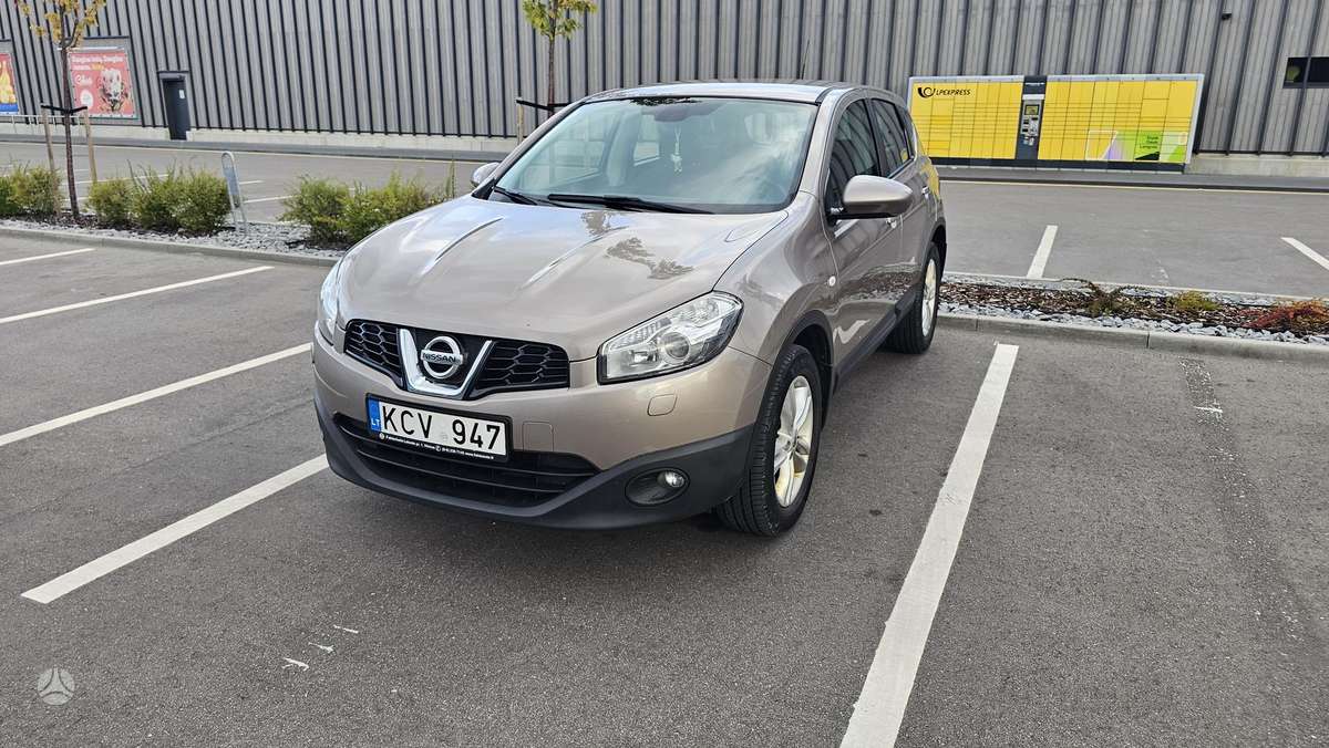 Nissan Qashqai 2013 — rear view