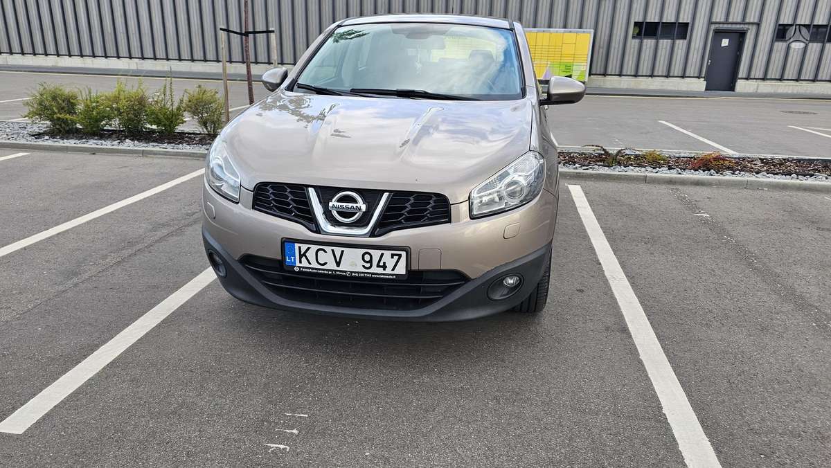 Nissan Qashqai 2013 — interior