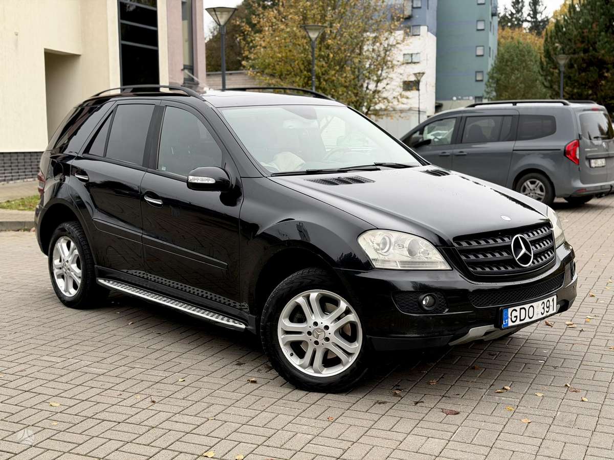 Mercedes-Benz ML320 2008 — rear view