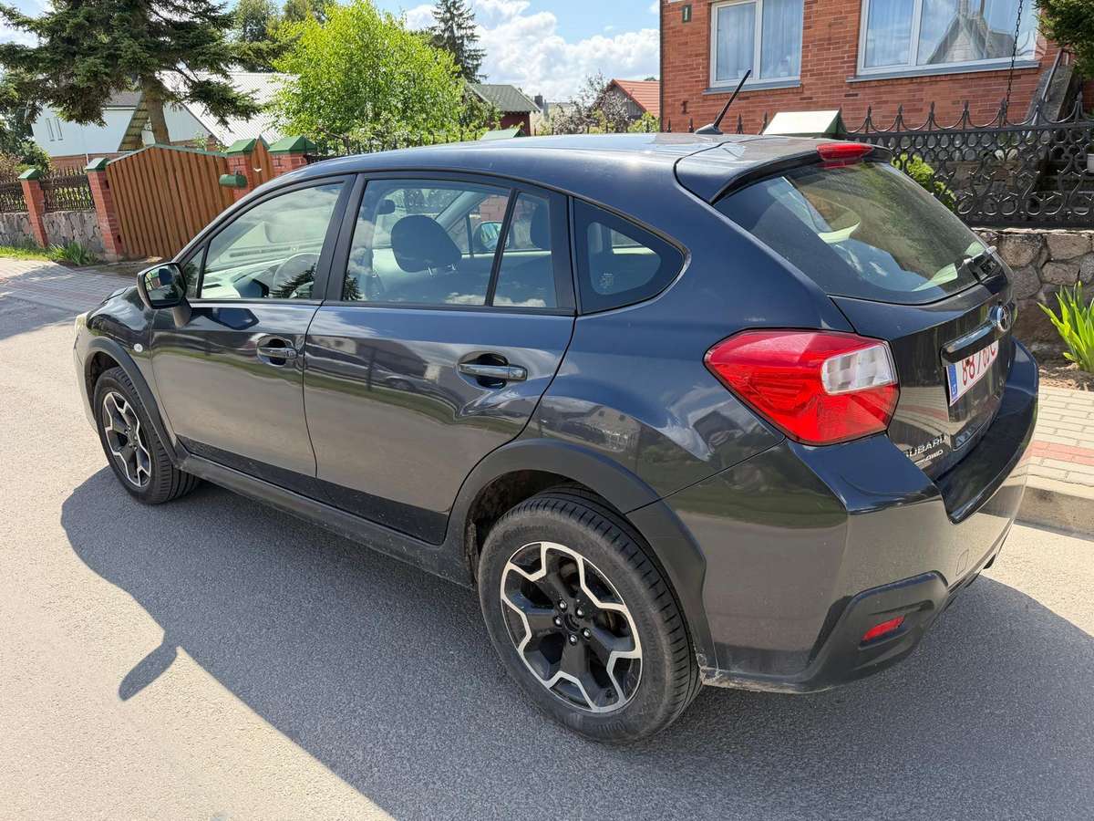Subaru XV 2013 — rear view