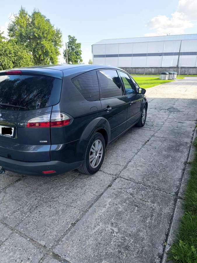 Ford S-MAX 2009 — rear view