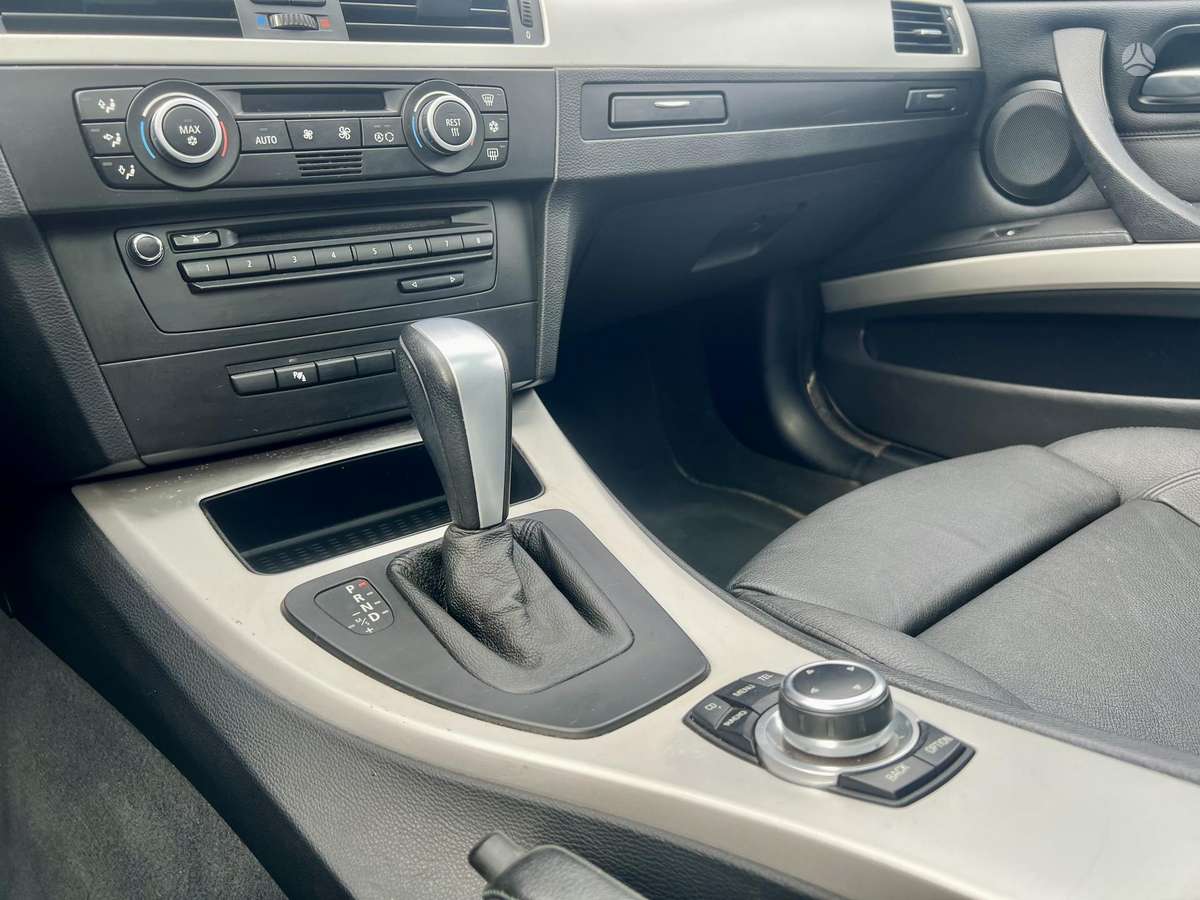 BMW 325 2009 — photo 16