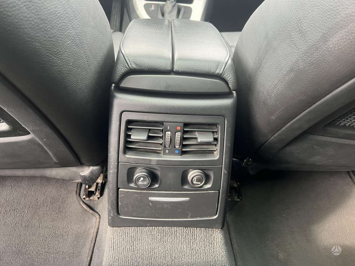 BMW 325 2009 — photo 17