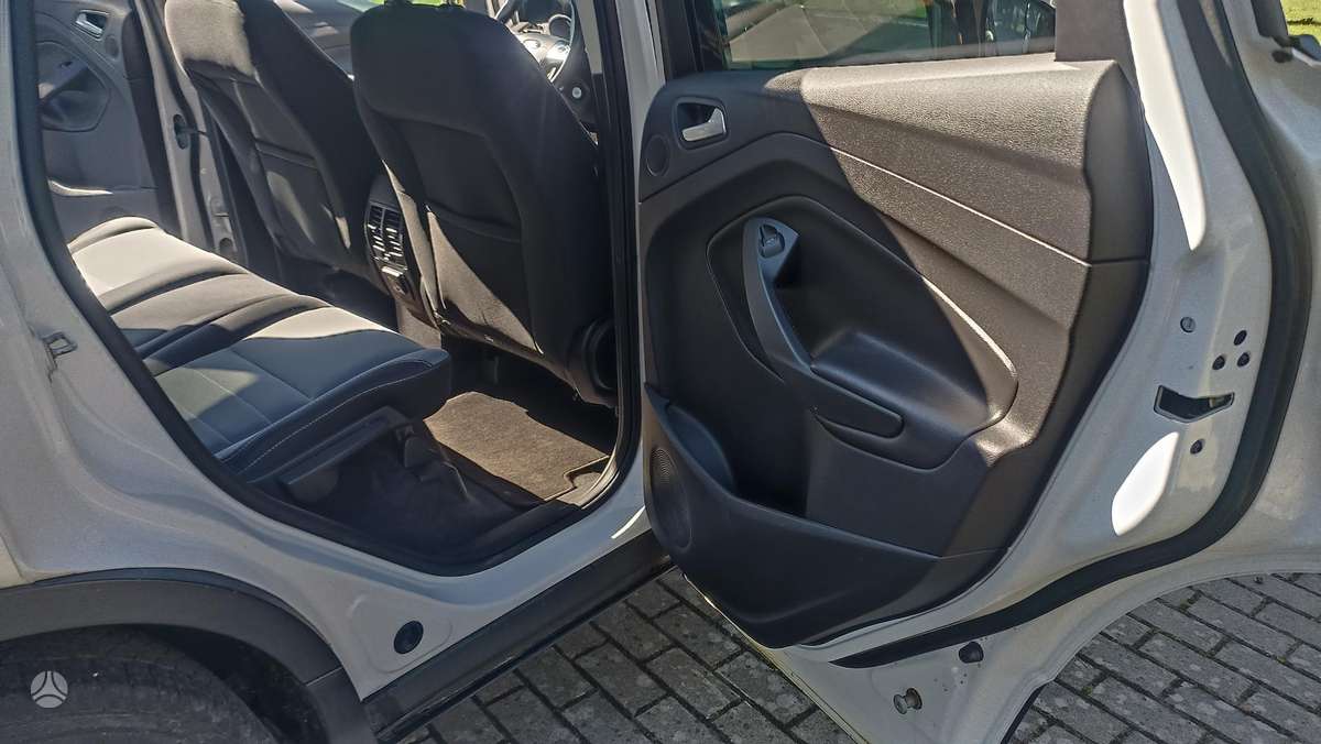 Ford Kuga 2014 — photo 10