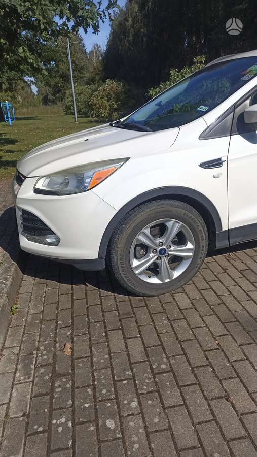 Ford Kuga 2014 — rear view