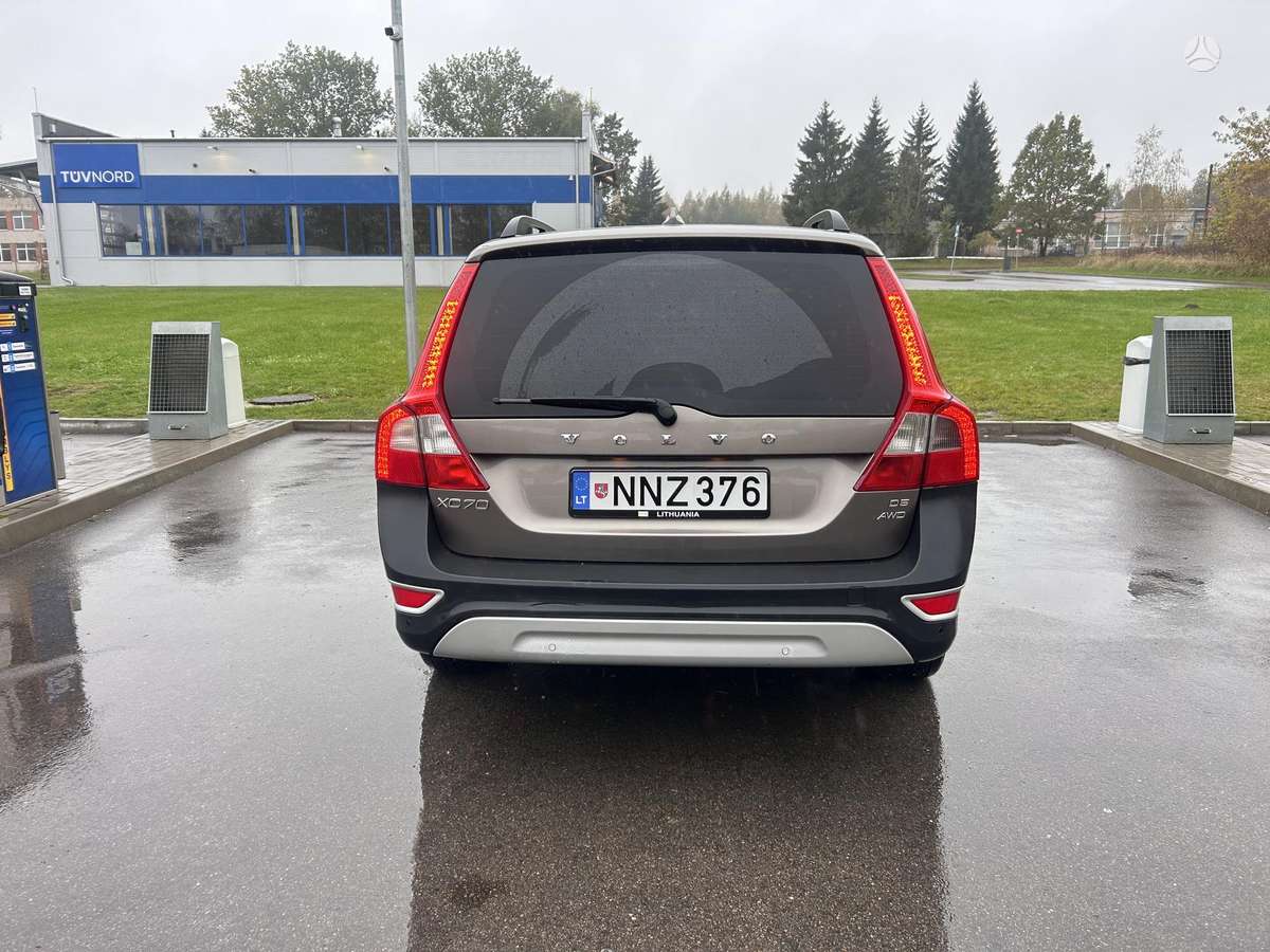 Volvo XC70 2008 — rear view