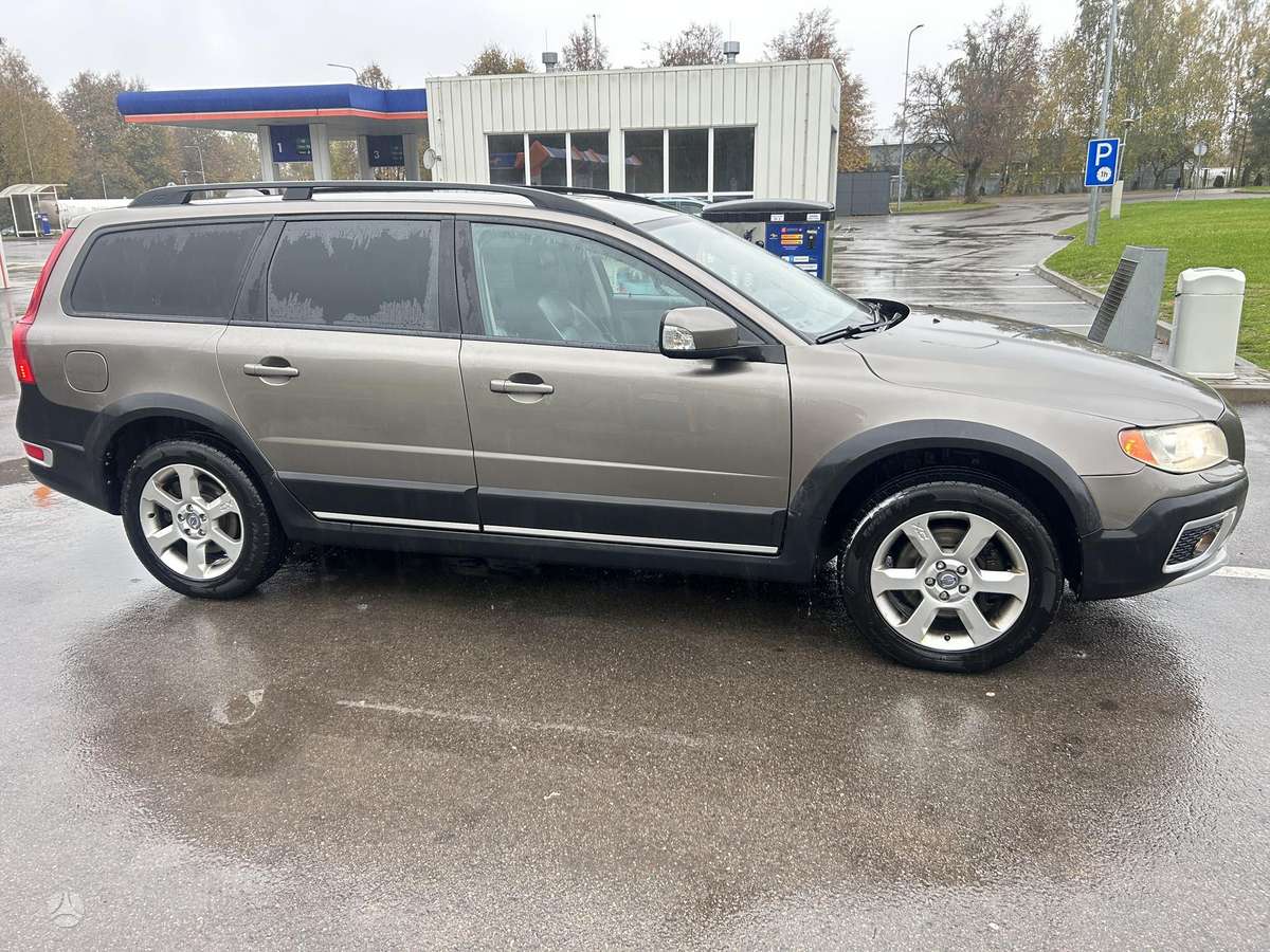 Volvo XC70 2008 — interior