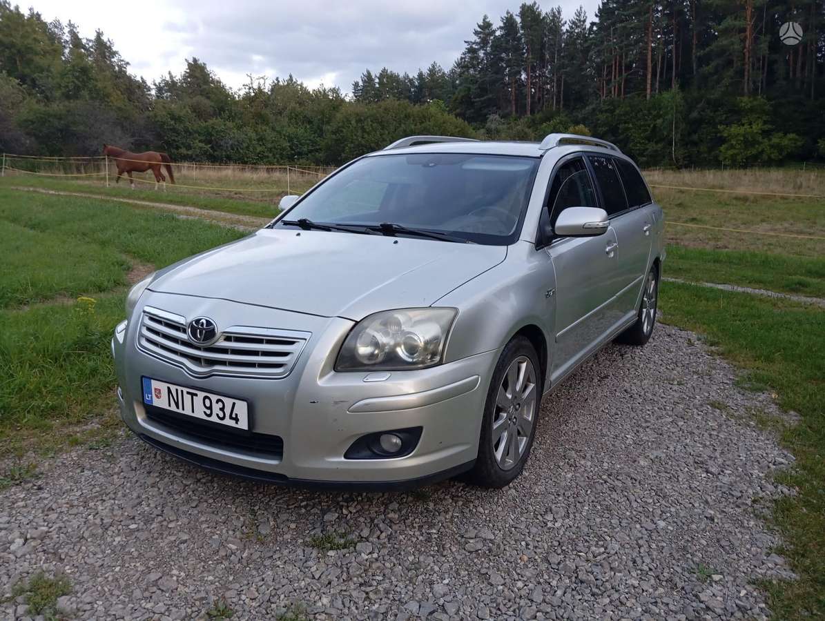 Toyota Avensis 2008 — rear view