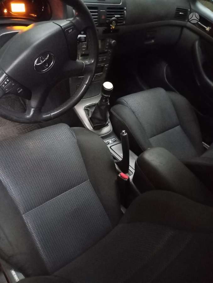 Toyota Avensis 2008 — interior