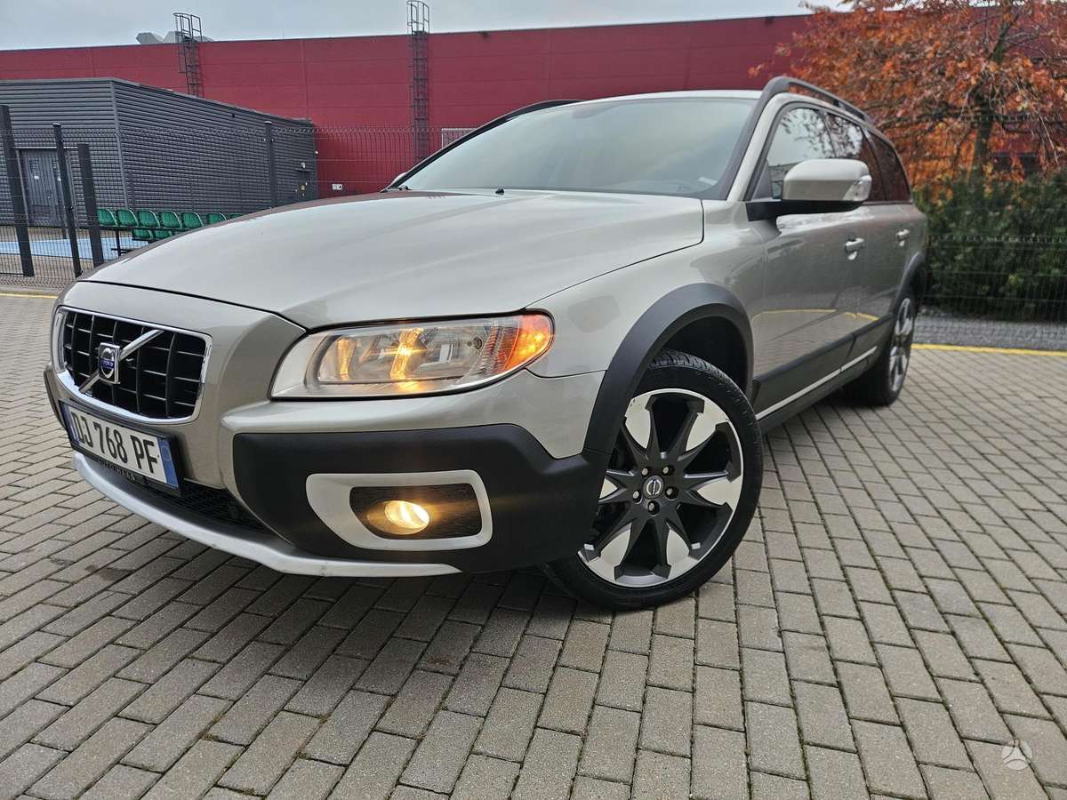 Volvo XC70 2009 — салон