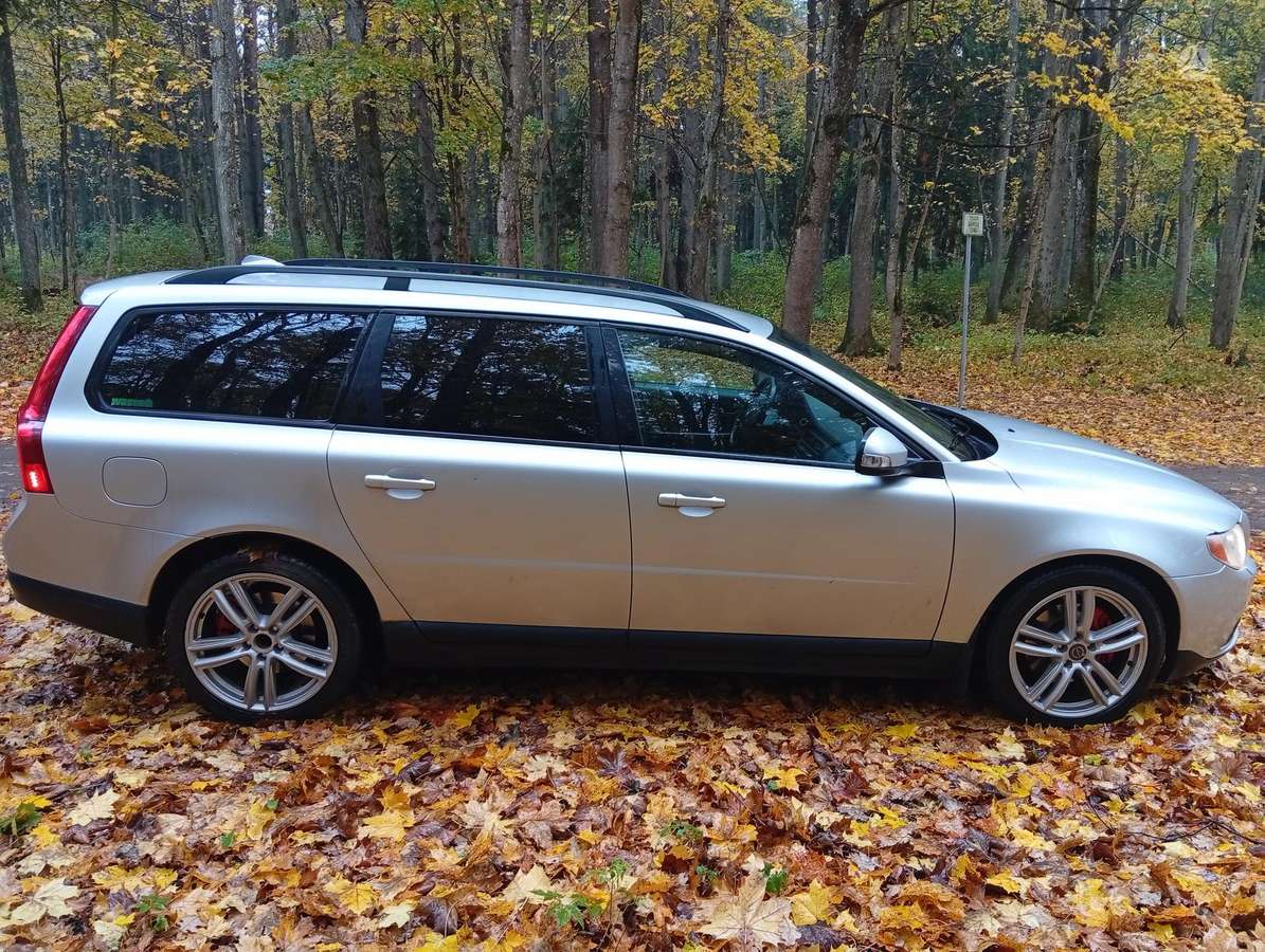 Volvo V70 2008 — вигляд ззаду