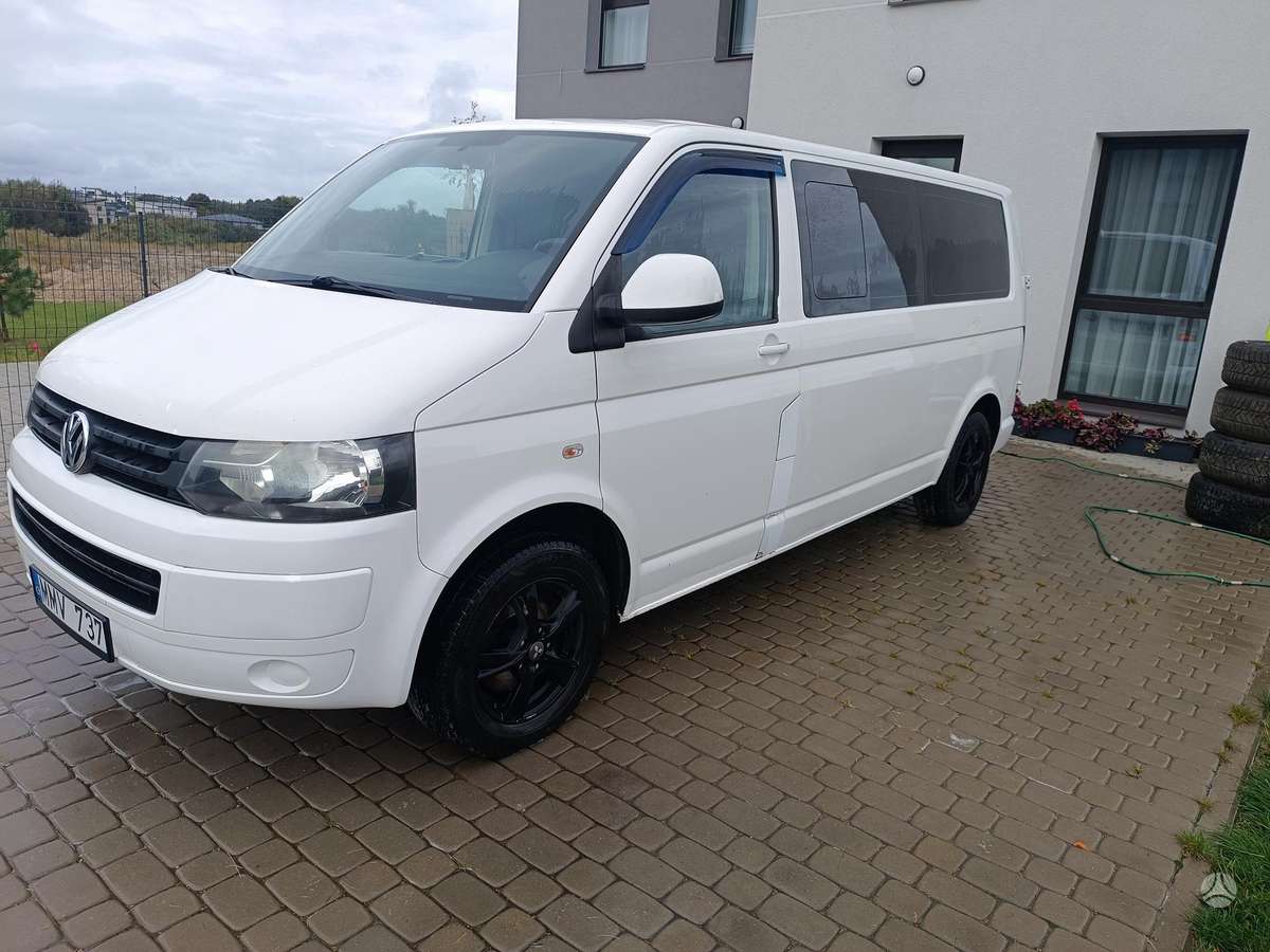 Volkswagen Caravelle 2010 — вигляд ззаду