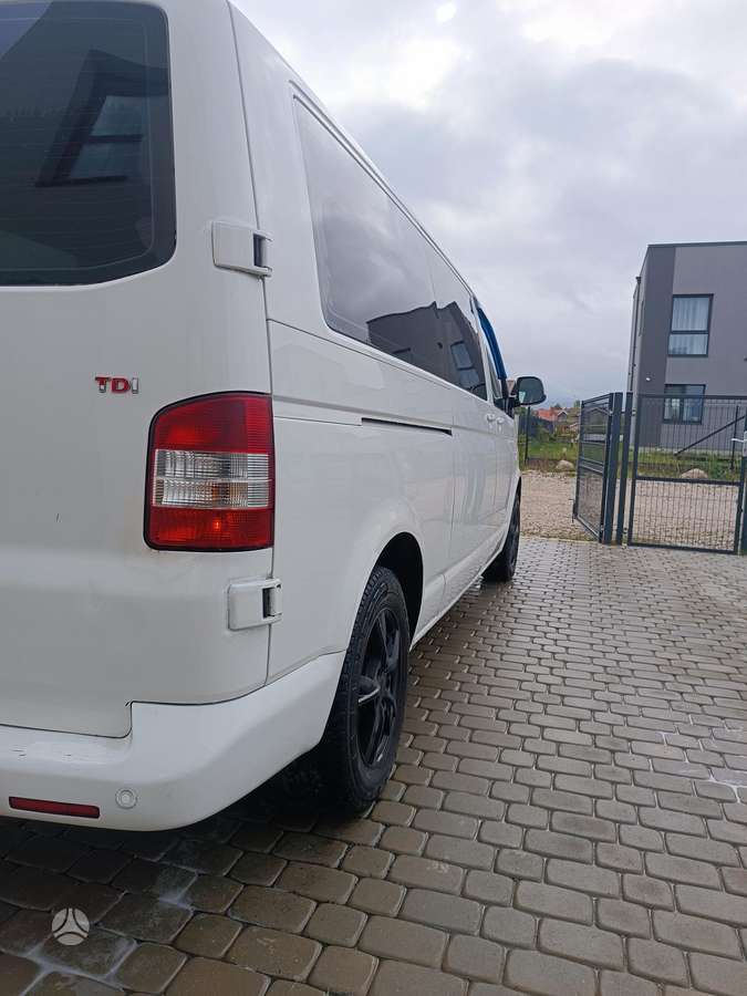 Volkswagen Caravelle 2010 — двигун 2000 cm³, 140 HP (103kW)