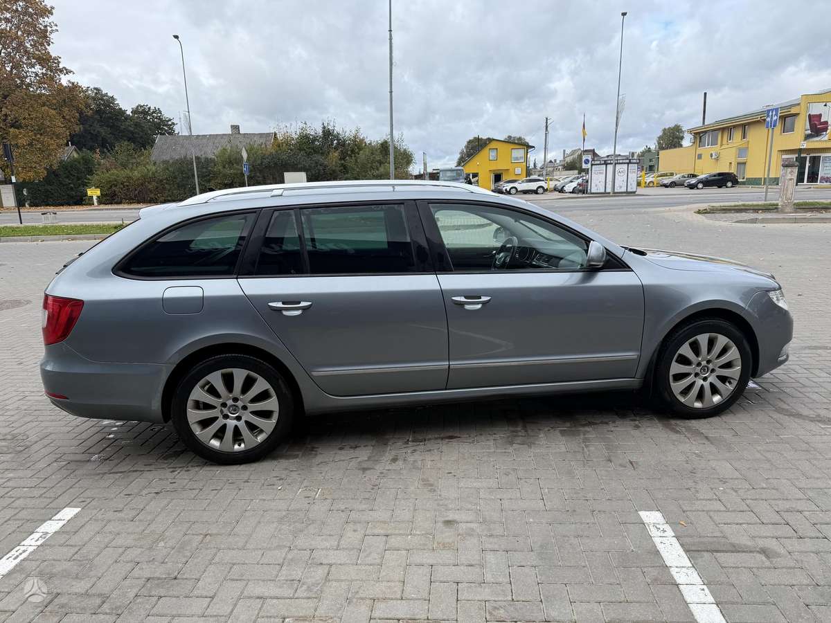 Skoda Superb 2012 — interior